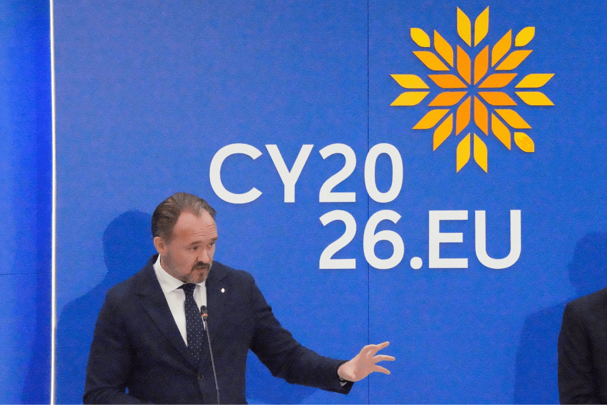 EU Commissioner Warns of Potential Jet Fuel Supply Issues in Longer Term