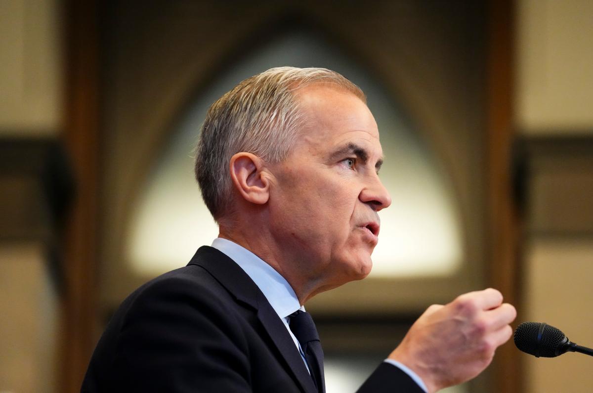 Carney Says He’s Open to Selling Infrastructure Like Airports to Finance Projects