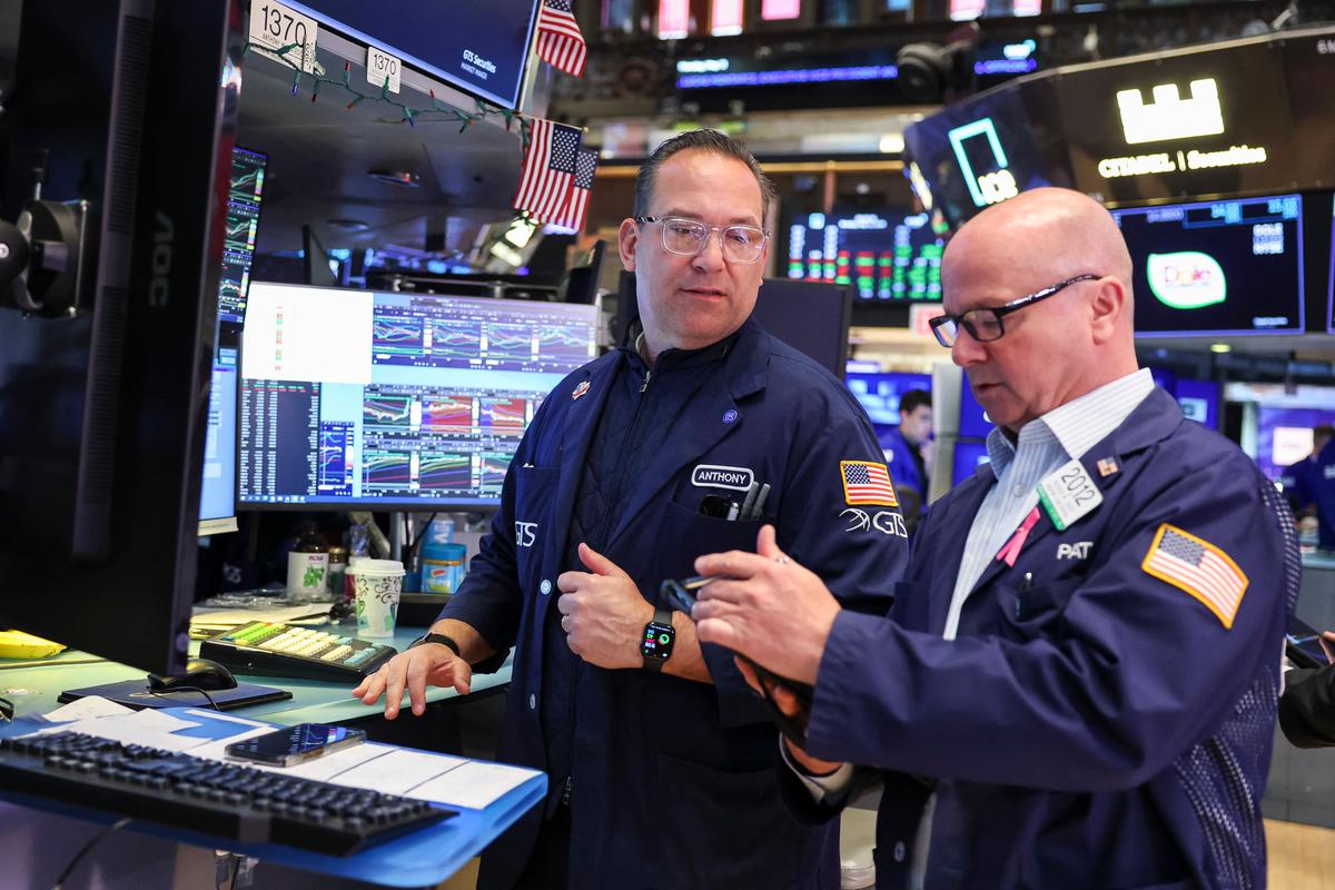 Wall Street Review: Stocks Pull Back as Bond Yields Jump
