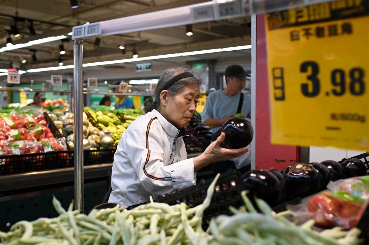 China’s Economy Loses Momentum Despite Booming Exports: Official Data