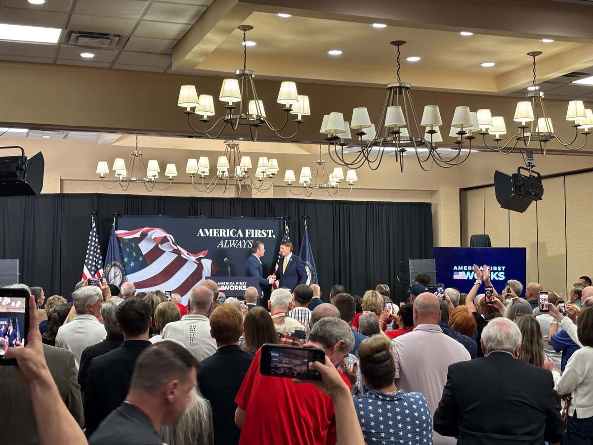 Hegseth Campaigns for Trump-Backed Massie Challenger a Day Before Kentucky Primary