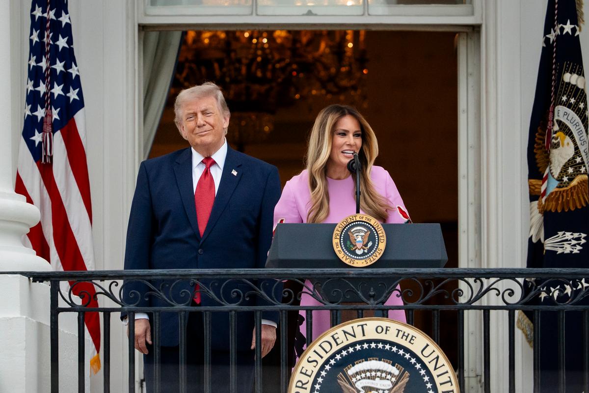 Trump, First Lady Host Annual White House Bipartisan Congressional Picnic 