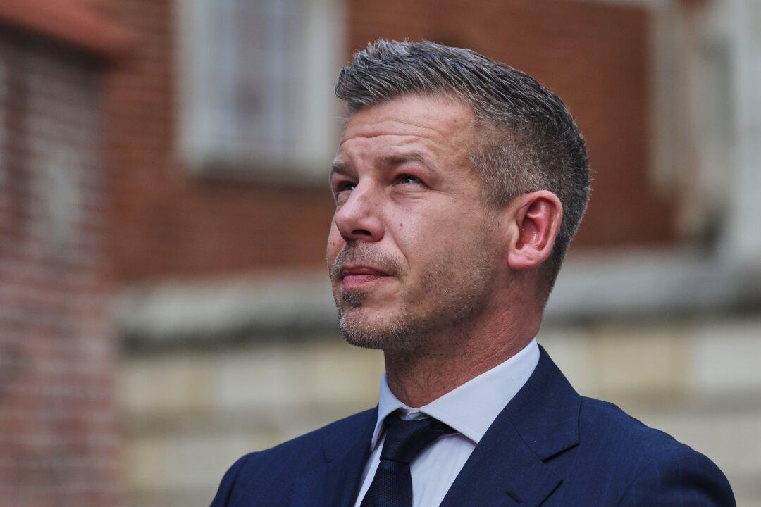 Hungarian Prime Minister Promises to Amend Constitution to Remove President