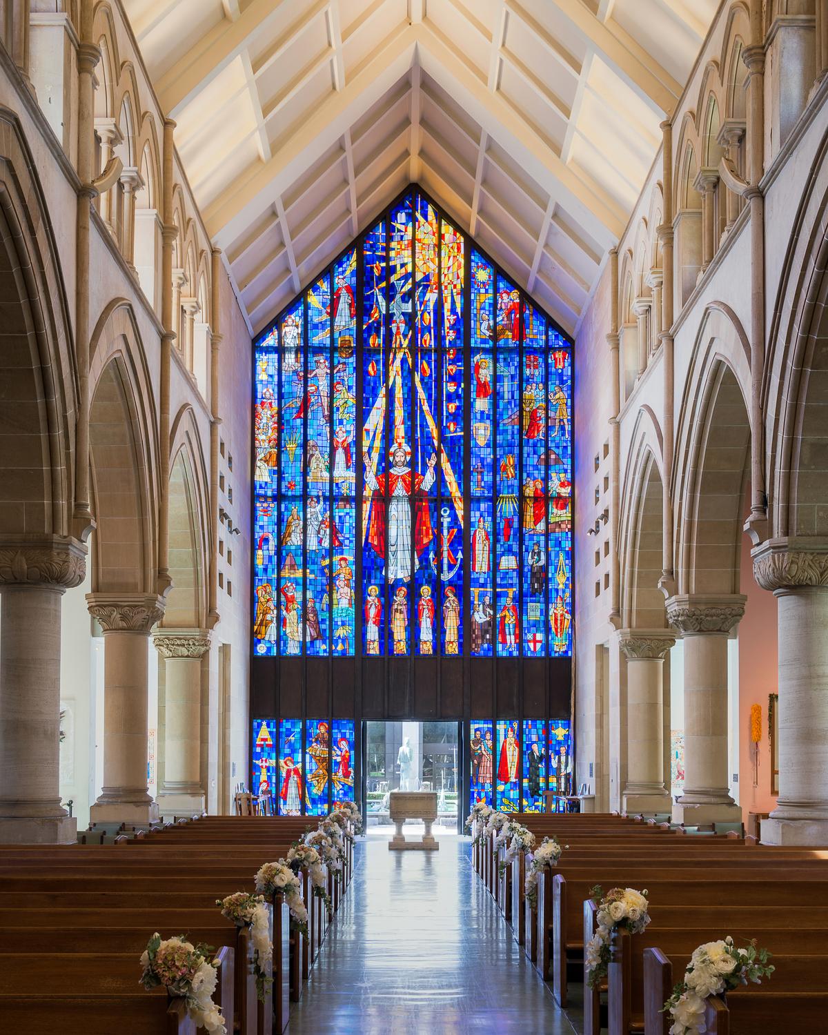 Within intricate vertical and horizontal intersections of bronze-clad stainless steel supports is a massive wall of hand-blown stained glass. Besides depicting European explorers on the Hawaiian Islands, the vibrant stained glass includes scenes of Christ's life, the creation of the Anglican church, and elements of Hawaiian royalty and leadership. (Nagel Photography/Shutterstock)
