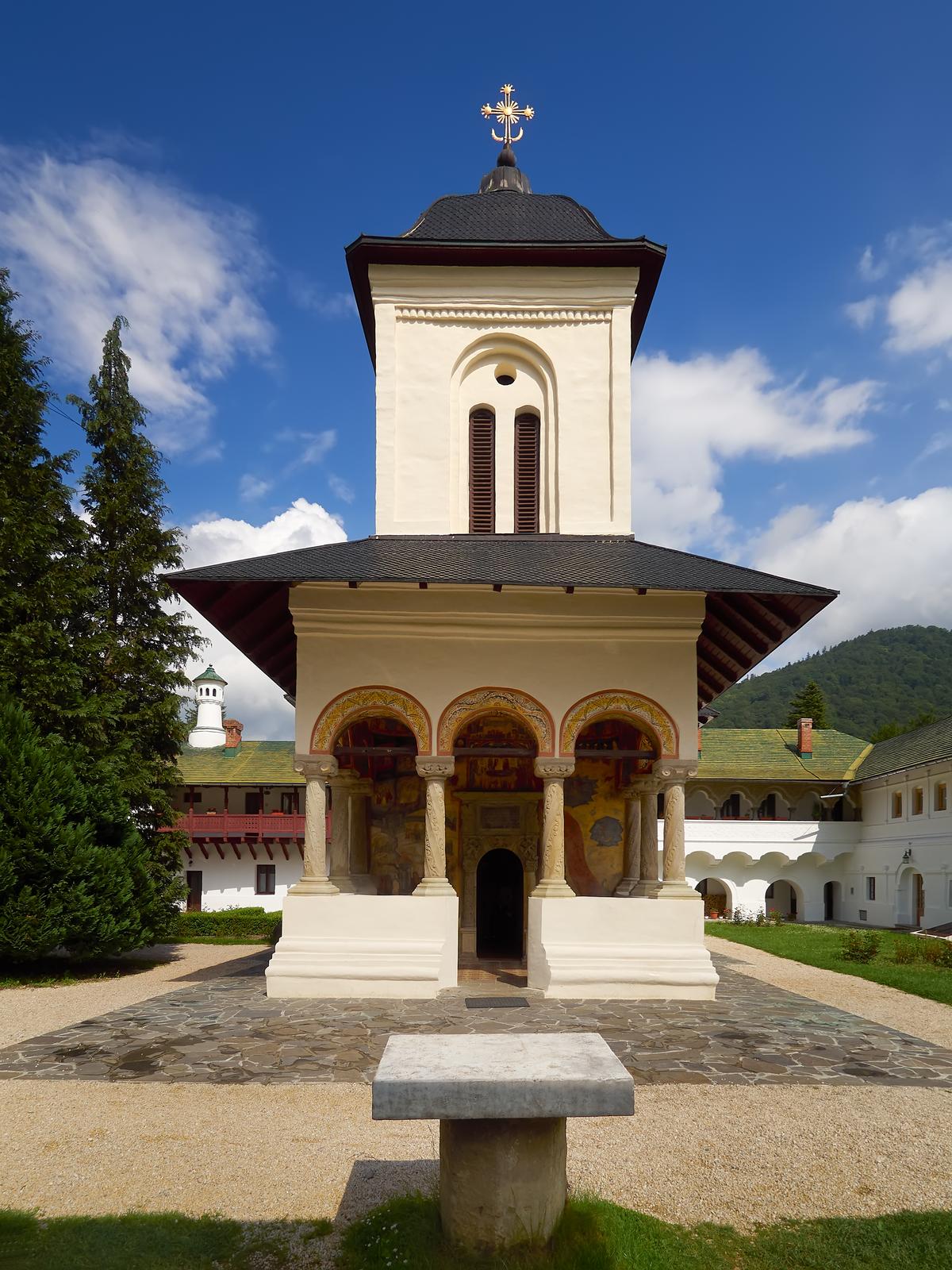 Built in 1695 of stone and brick, the Old Church welcomes visitors through a loggia-style entrance, with a covered patio integrated into the main structure. Well-preserved Corinthian stone columns and frescoes stand among the most remarkable elements of the Brâncovenesc style. (Teodor Costachioiu/Shutterstock)