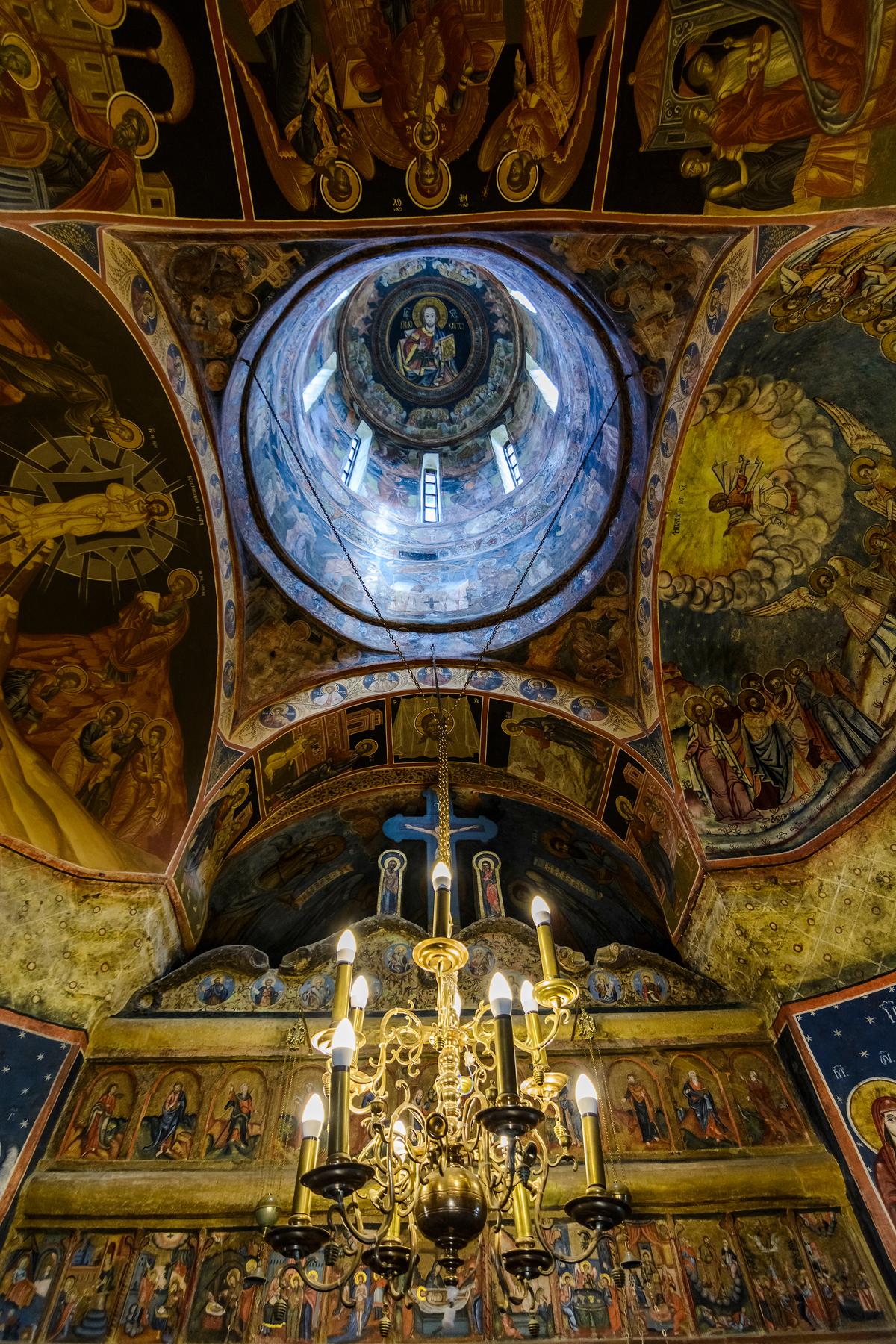 Founded in 1695 by Prince Mihail Cantacuzino, the Old Church is the oldest building in town and home to a remarkable fresco cycle by 17th-century muralist Pârvu Mutu. Across the walls and vaulted ceilings, the paintings unfold as a visual narrative of faith and devotion, with Christ Pantocrator presiding over the dome, the Virgin Mary gracing the apse, and prophets, apostles, and martyrs depicted throughout. (Cpifbg13/Shutterstock)