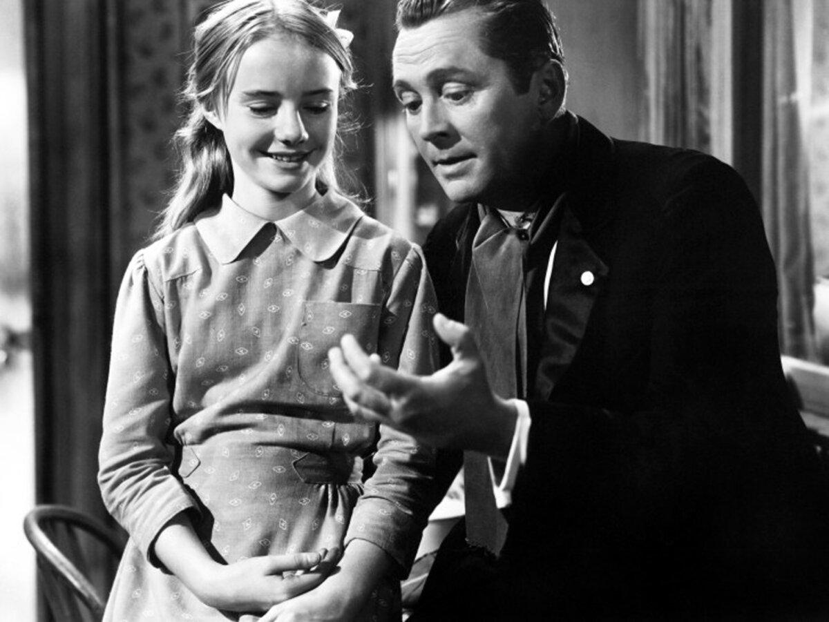 Francie (Peggy Ann Garner) and her father, Johnny Nolan (James Dunn), have a close relationship, in “A Tree Grows in Brooklyn.” (20th Century Fox)