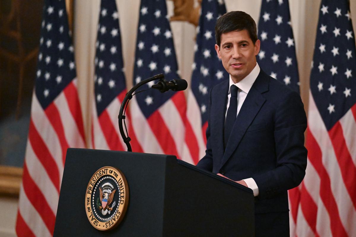 Fed Chairman Warsh Caught Between Rock and Hard Place