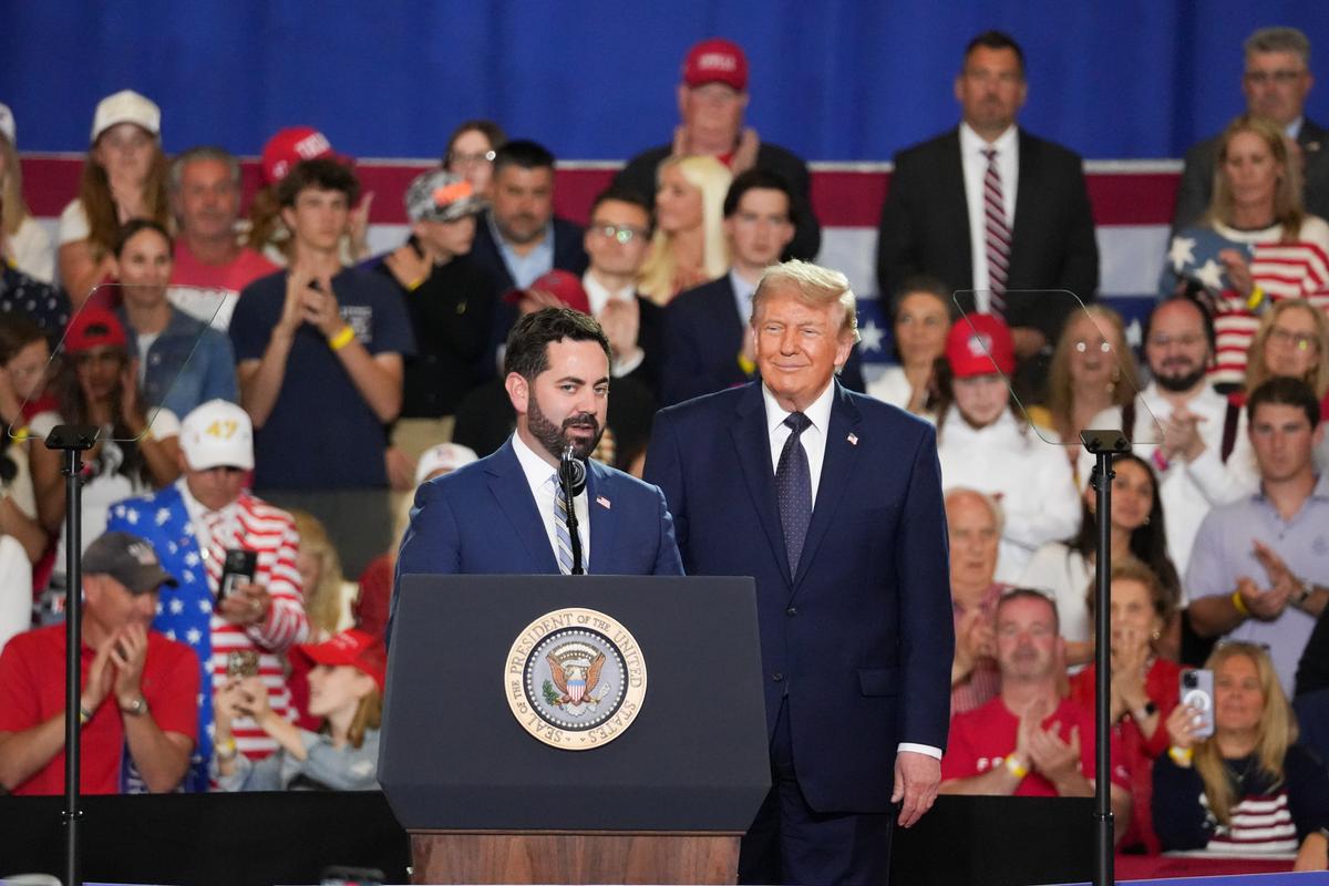 President Donald Trump (R) with Rep. Mike Lawler (R-N.Y.) at Rockland Community College in Suffern, N.Y., on May 22, 2026. (Samira Bouaou/The Epoch Times)