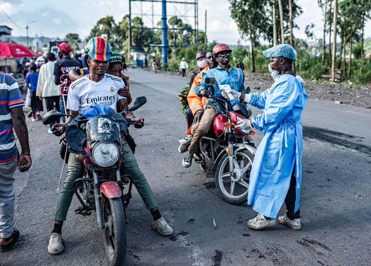 Ebola Outbreak Increases to More Than 900 Suspected Cases