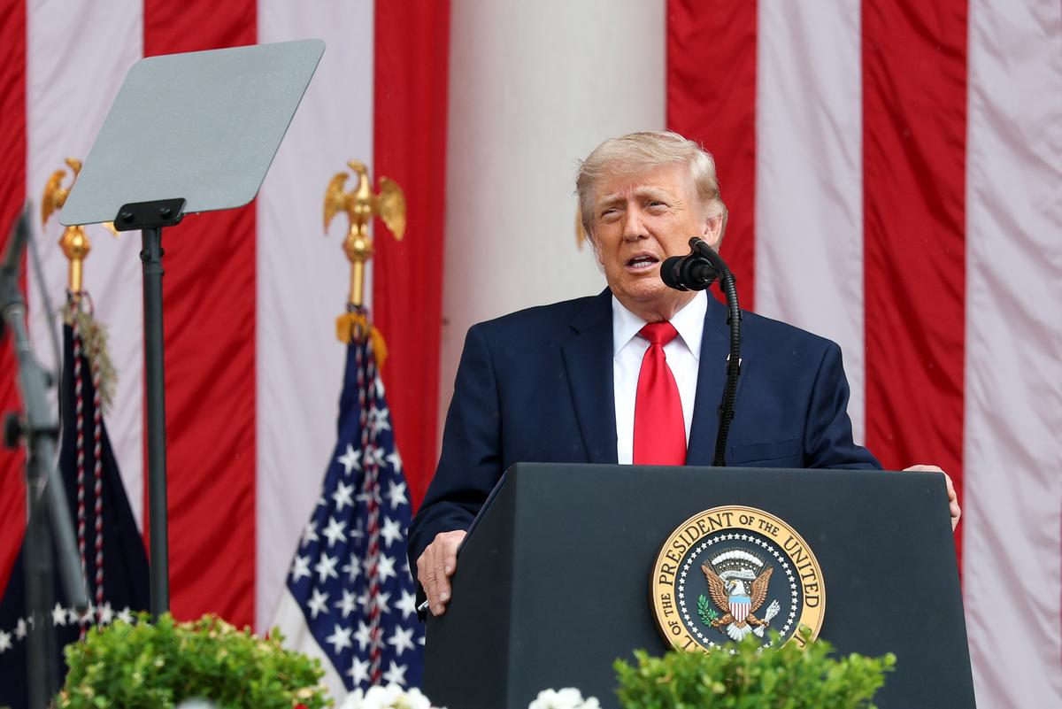 Trump Honors 13 US Service Members Who Died in Iran Conflict on Memorial Day