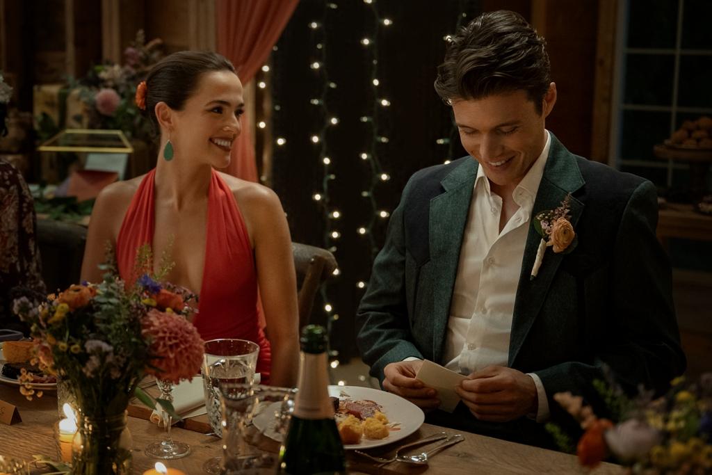 Jill (Zoey Deutch) and Wes (Nick Robinson), in “Voicemails for Isabelle.” (Diyah Pera/Netflix)