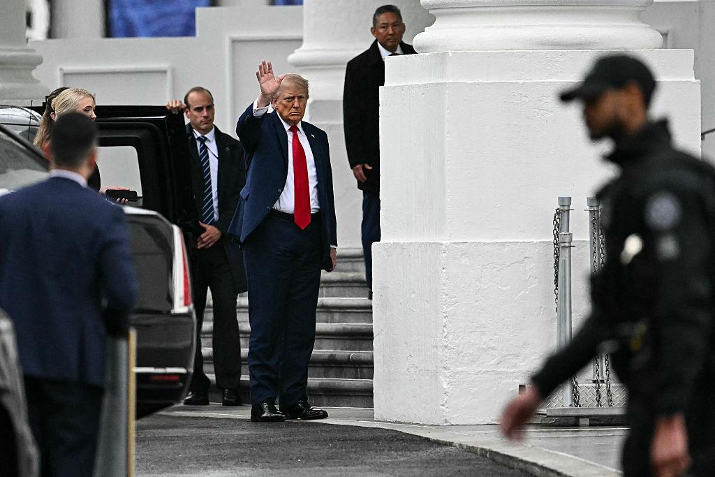 Trump Visits Walter Reed for Medical Exam; Alabama GOP-Favored Redistricting Plan Blocked