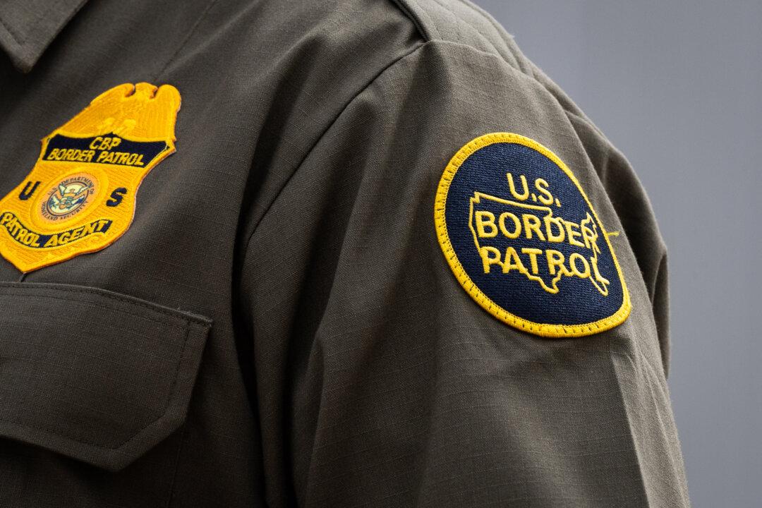 Texas Authorities Arrest 6 Chinese ‘Special Interest Aliens’ in Camouflage