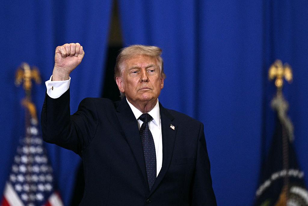 Trump to Decide on Iran Peace Deal; Judge Halts ‘Anti-weaponization’ Fund