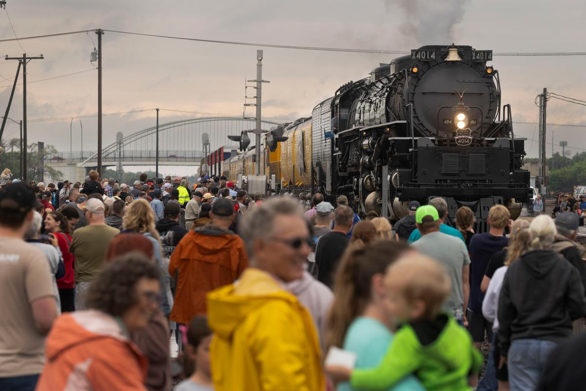 America in Photos: Big Boy Locomotive Journey, Queen Mary Anniversary Celebration, and 100 Years of Marilyn Monroe