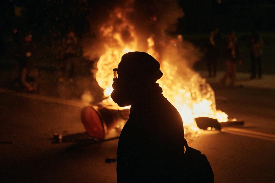 Newark Mayor Imposes Curfew After Fiery Clashes Outside Immigration Detention Center