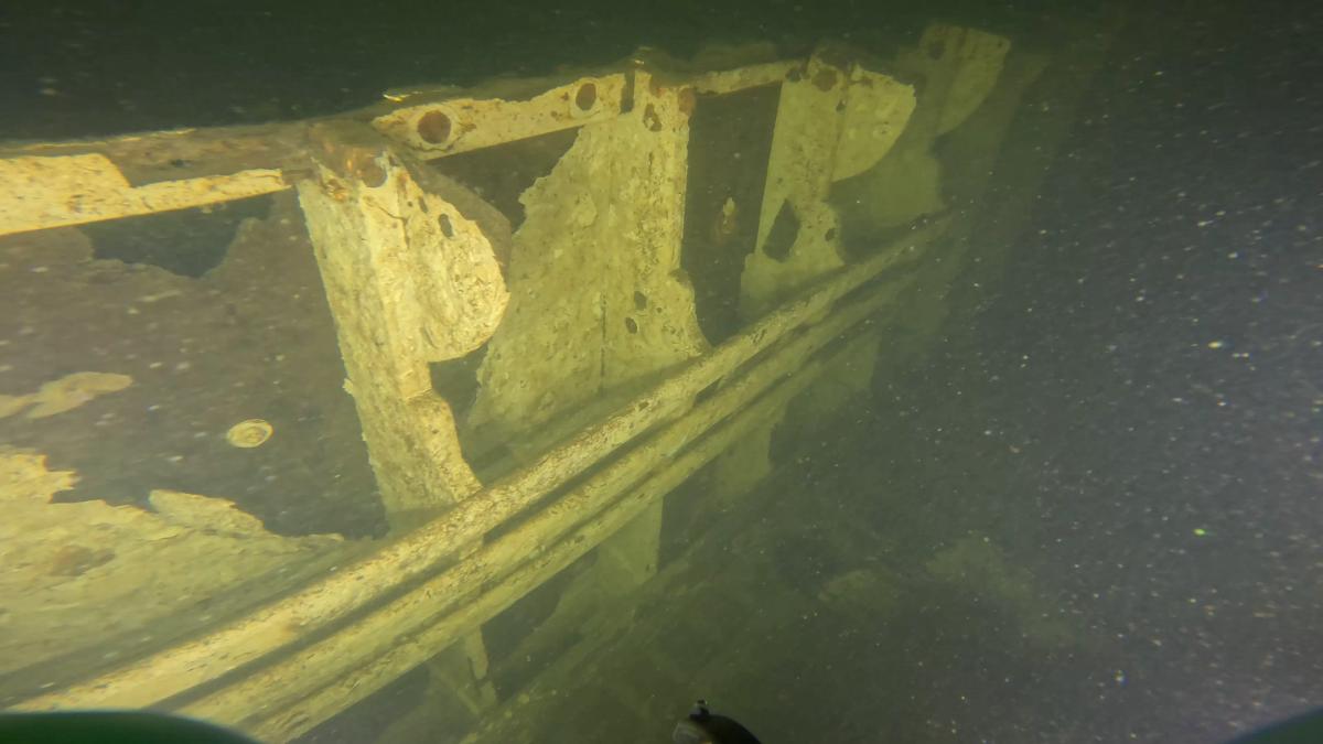 The ROV2 discovered a 25-foot landing craft 40 feet under the water in Lake Union. (Shipwreck City)