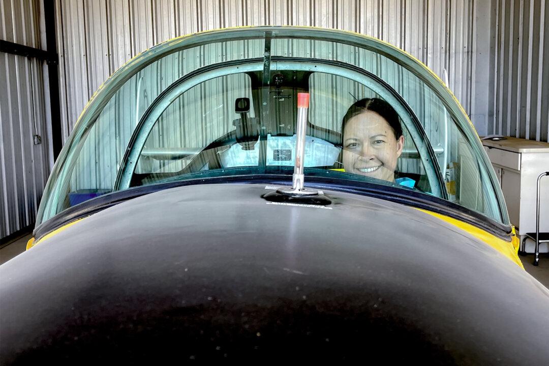 Don’t Say ‘Can’t’ to Jessica Cox. The Pilot With No Arms Says ‘Watch Me’