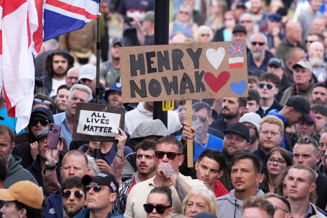 Hundreds Protest in English City After Teen Died From Stab Wound While Handcuffed by Police