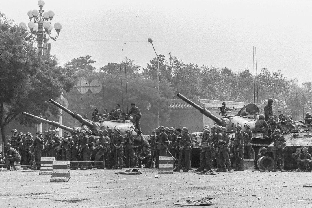 Tanks are geared up in an offensive position ahead of the Tiananmen Square massacre in Beijing in 1989. (Provided to The Epoch Times)