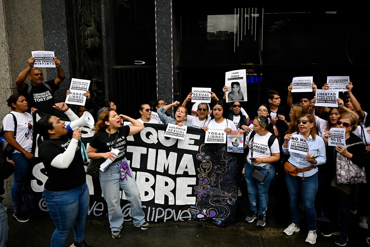 Day in Photos: Protest in Venezuela, Elections in Peru, and Demonstration in Tunisia