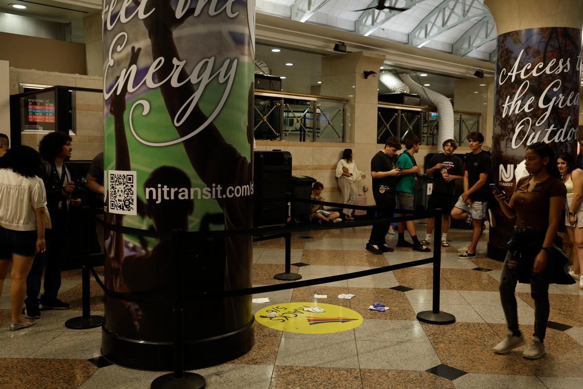 5 People Hurt in Stabbings at New York’s Penn Station With Suspect in Custody, Authorities Say