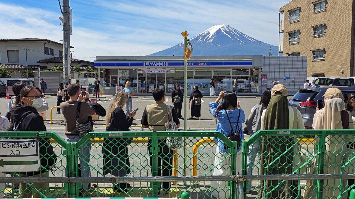 Barriers around some of the best places for photographs of Japan's Mount Fuji are meant to keep big crowds away. (Naruto4836/Dreamstime)
