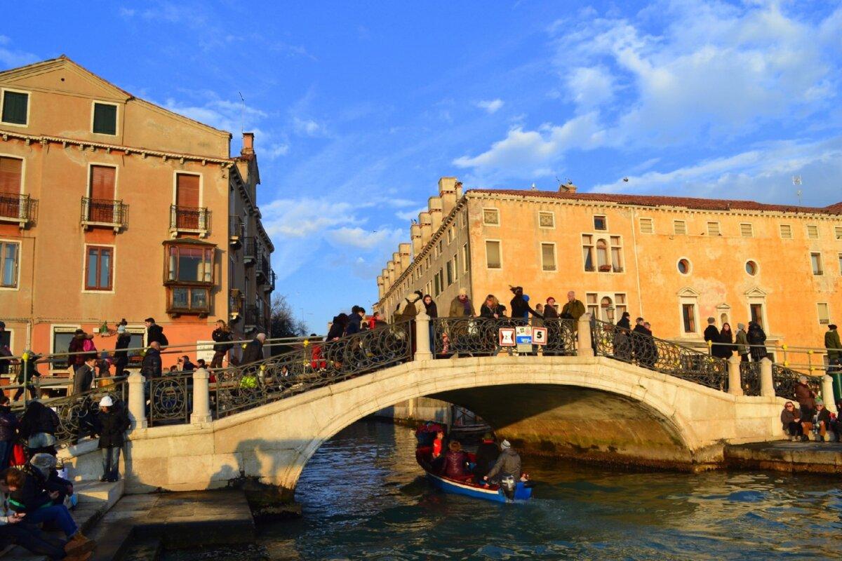 Visitors crowd the streets and bridges of Venice, Italy. (Anna Yordanova/Dreamstime)
