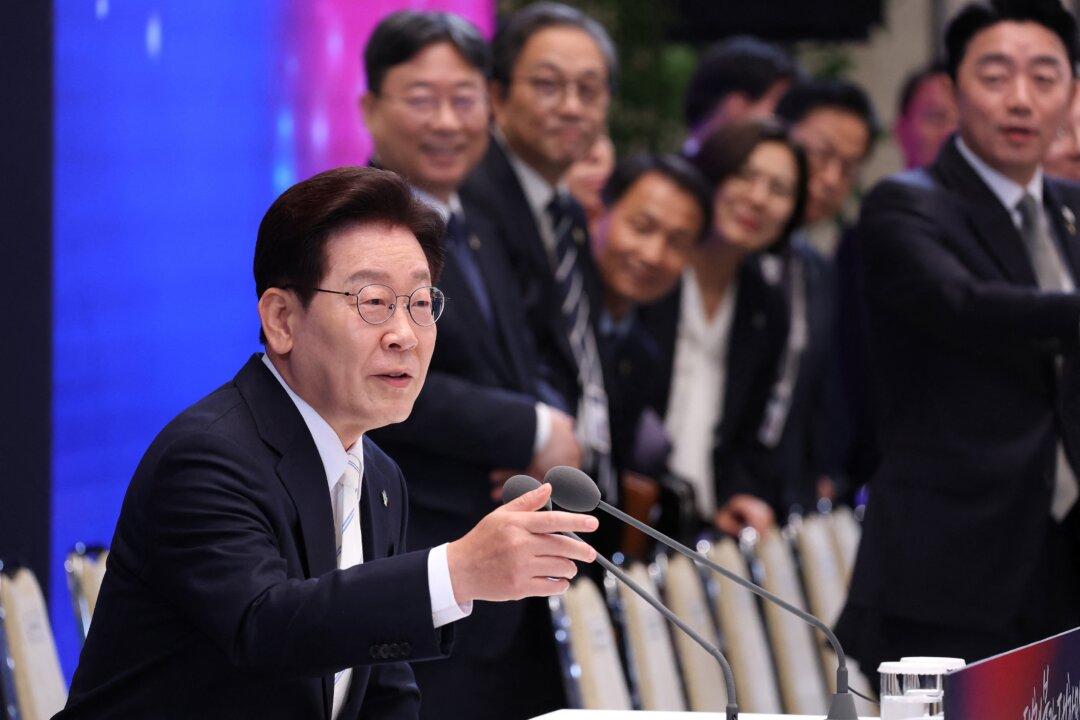 South Korea Approves Decree on $350 Billion US Investment Deal