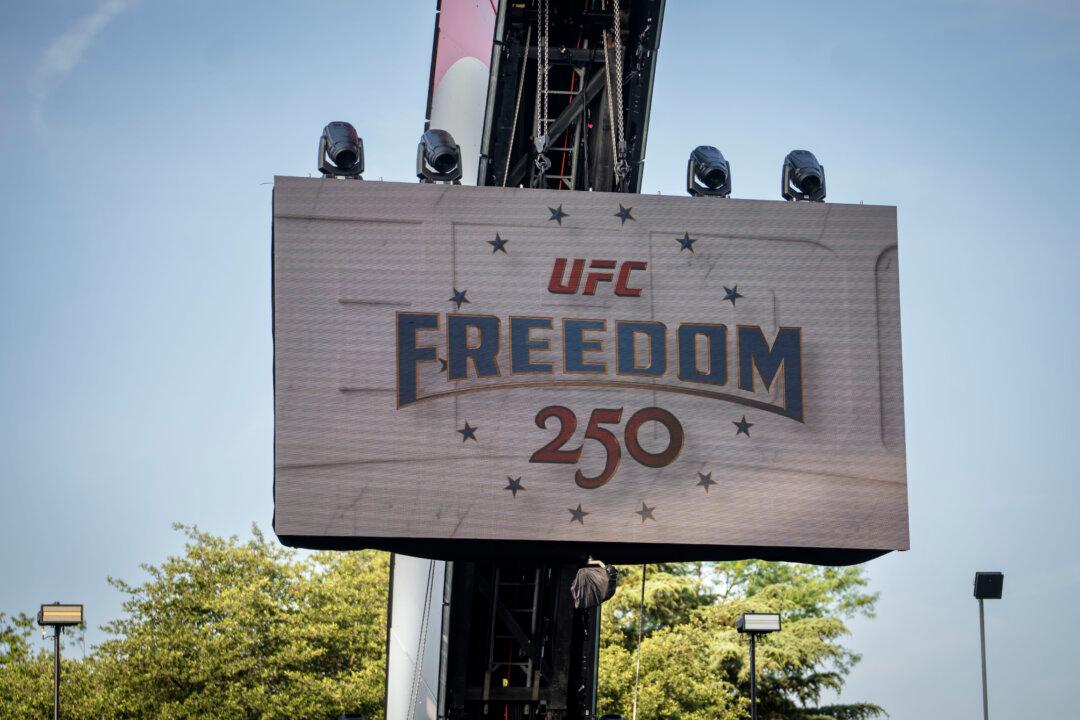 REPLAY: Media Tour of UFC Installation Is Held at the White House