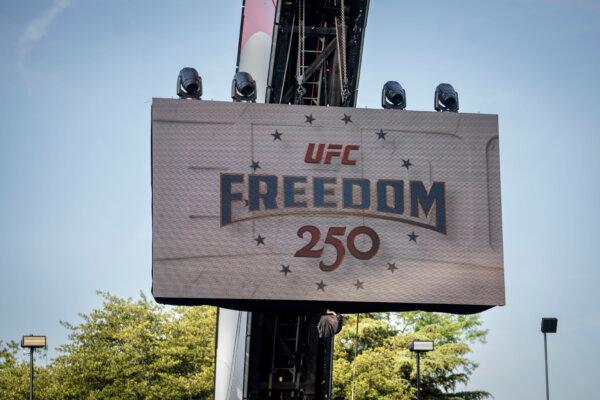REPLAY: Media Tour of UFC Installation Is Held at the White House