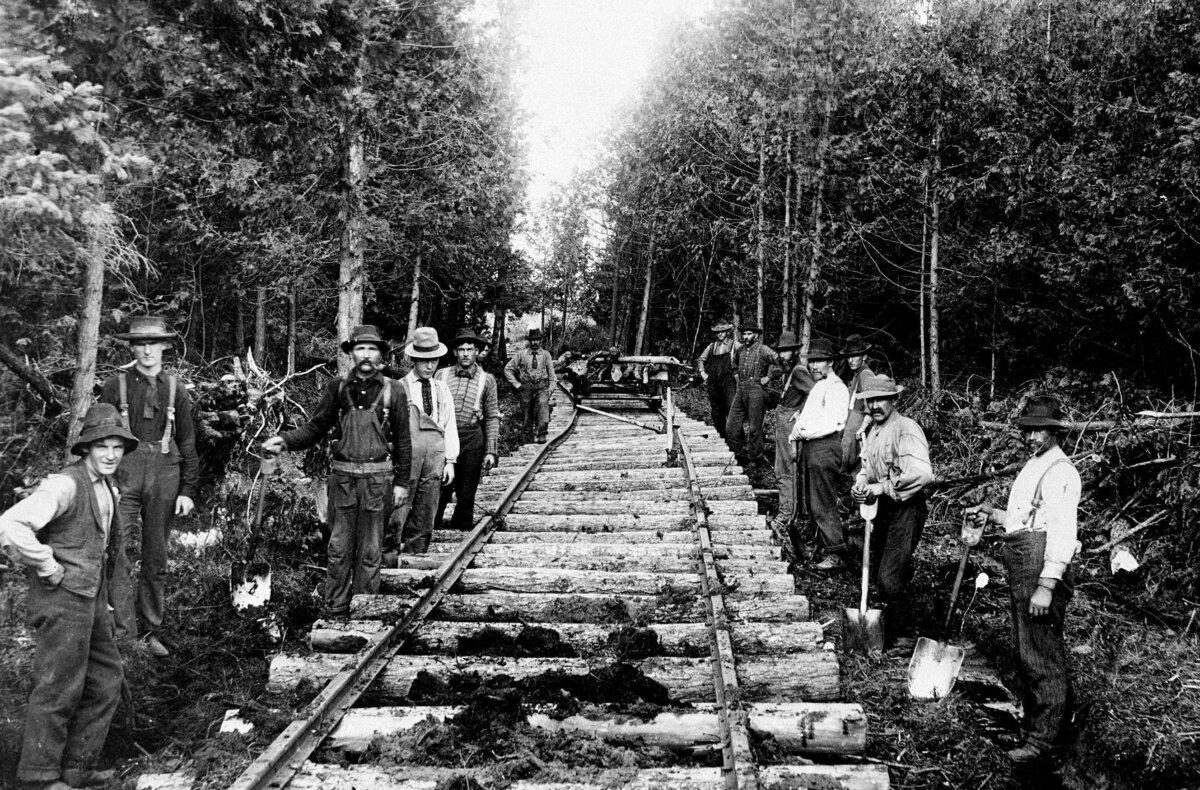 Men work at Bell’s gravel pit during the building of the CPR’s railway bridge over the Ottawa River, circa 1880. (CP Photo)