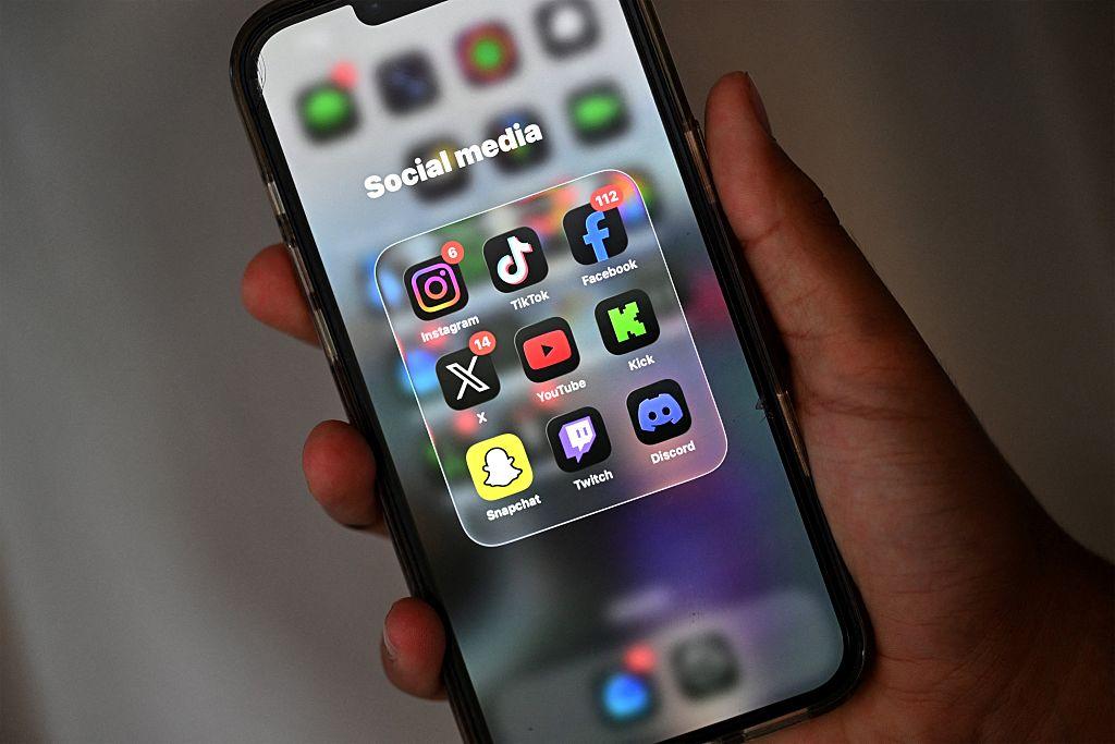 1 in 4 Australians Get Most of Their News From Social Media Despite Deep Distrust: Study