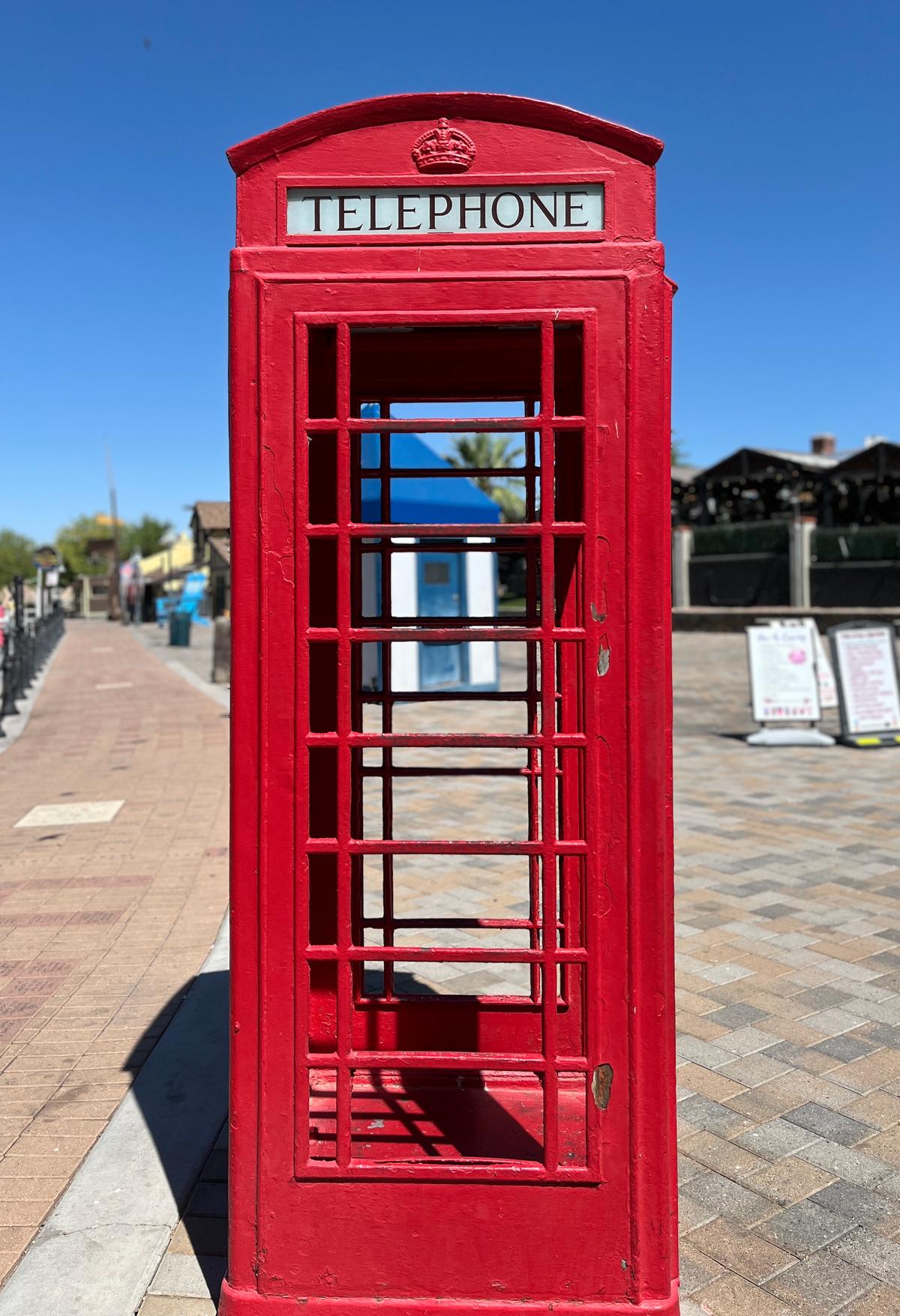 An authentic London city call box stands near the London Bridge in Lake Havasu City, Ariz., on June 5, 2026. (Allan Stein/The Epoch Times)