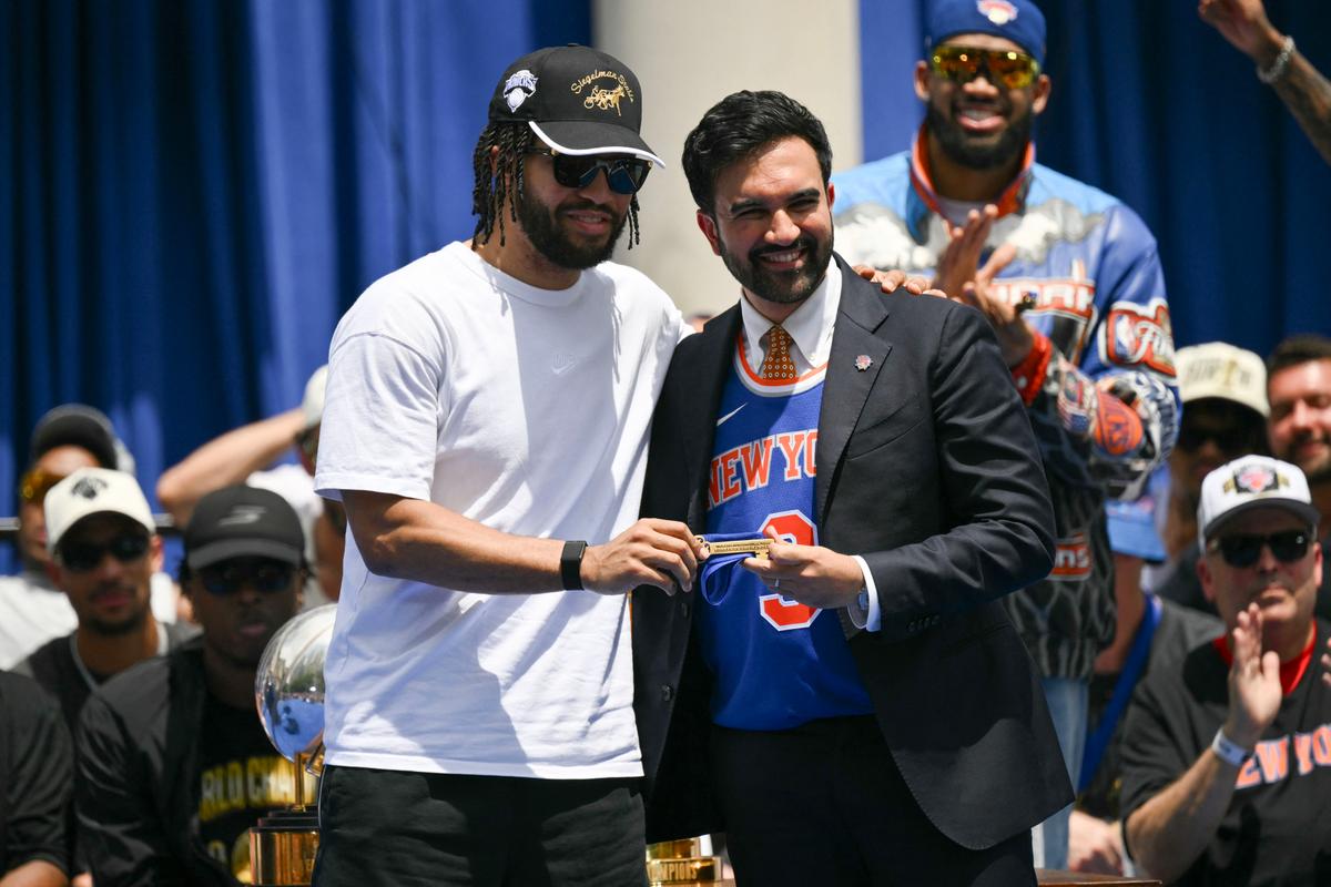 America in Brief: Knicks NYC Parade; White House Terror Plot Foiled