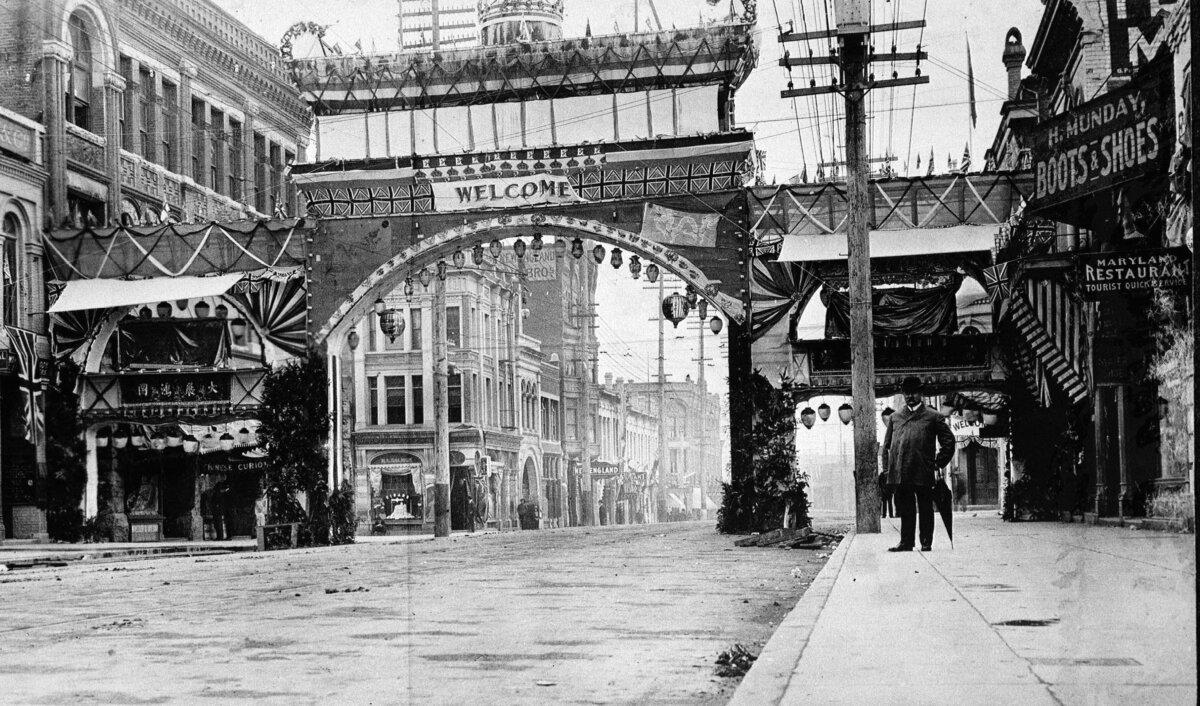 The Chinese Arch at the entrance to Chinatown in Victoria, B.C., in September 1906. (CP Photo)
