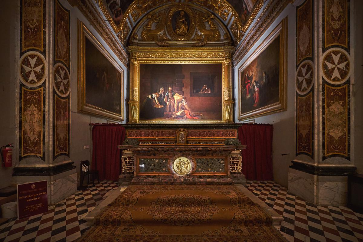 Completed in 1605, the Oratory served as a place of devotion and meditation for the Order’s novices and as a ceremonial setting for brotherhood gatherings, including the induction of new Knights. It houses Caravaggio’s "The Beheading of Saint John the Baptist." In the 1680s, Preti further enriched the space with elaborate gilt carving and a Venetian-style gilded soffit spanning the vault and apse arch. (Vladimir Zhoga/Shutterstock)