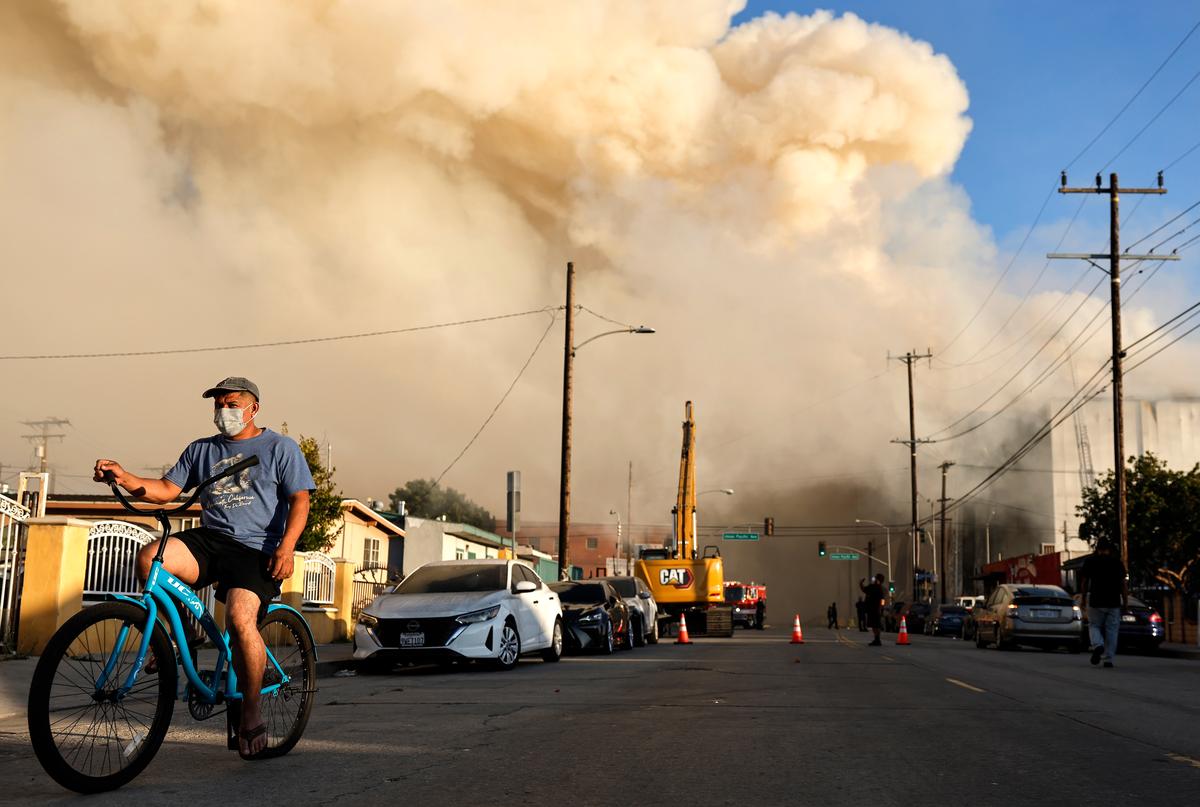 California Declares State of Emergency Over Los Angeles Warehouse Fire, Smoke