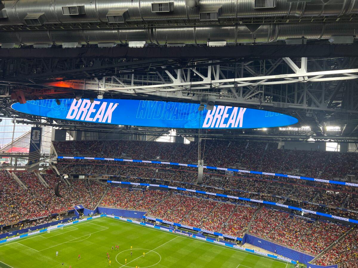 Players participate in a mandatory hydration break at the FIFA World Cup 2026 game between the Czech Republic and South Africa on June 18, 2026. (Jacki Thrapp/The Epoch Times)