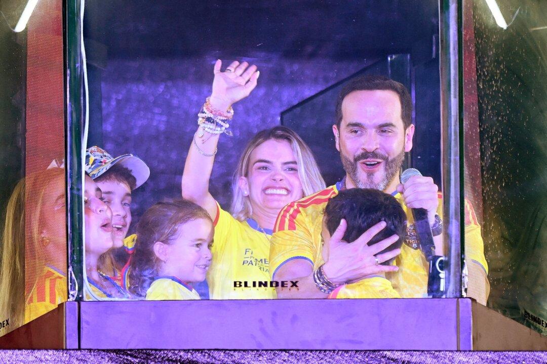 Trump-Endorsed Outsider de la Espriella Wins Colombia’s Presidential Runoff