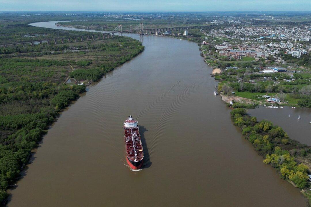 Argentina Pre-Awards $10 Billion Paraná River Contract to Jan de Nul Consortium