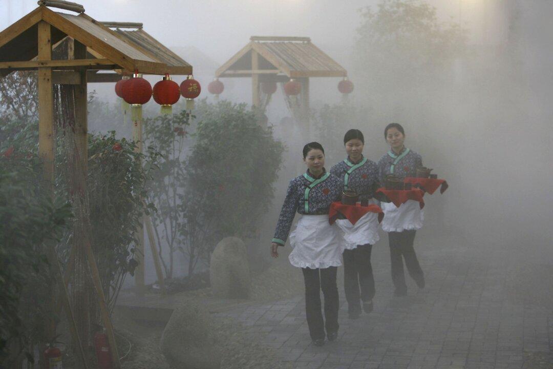China’s Farm Getaways Close by the Tens of Thousands as Economy Slows