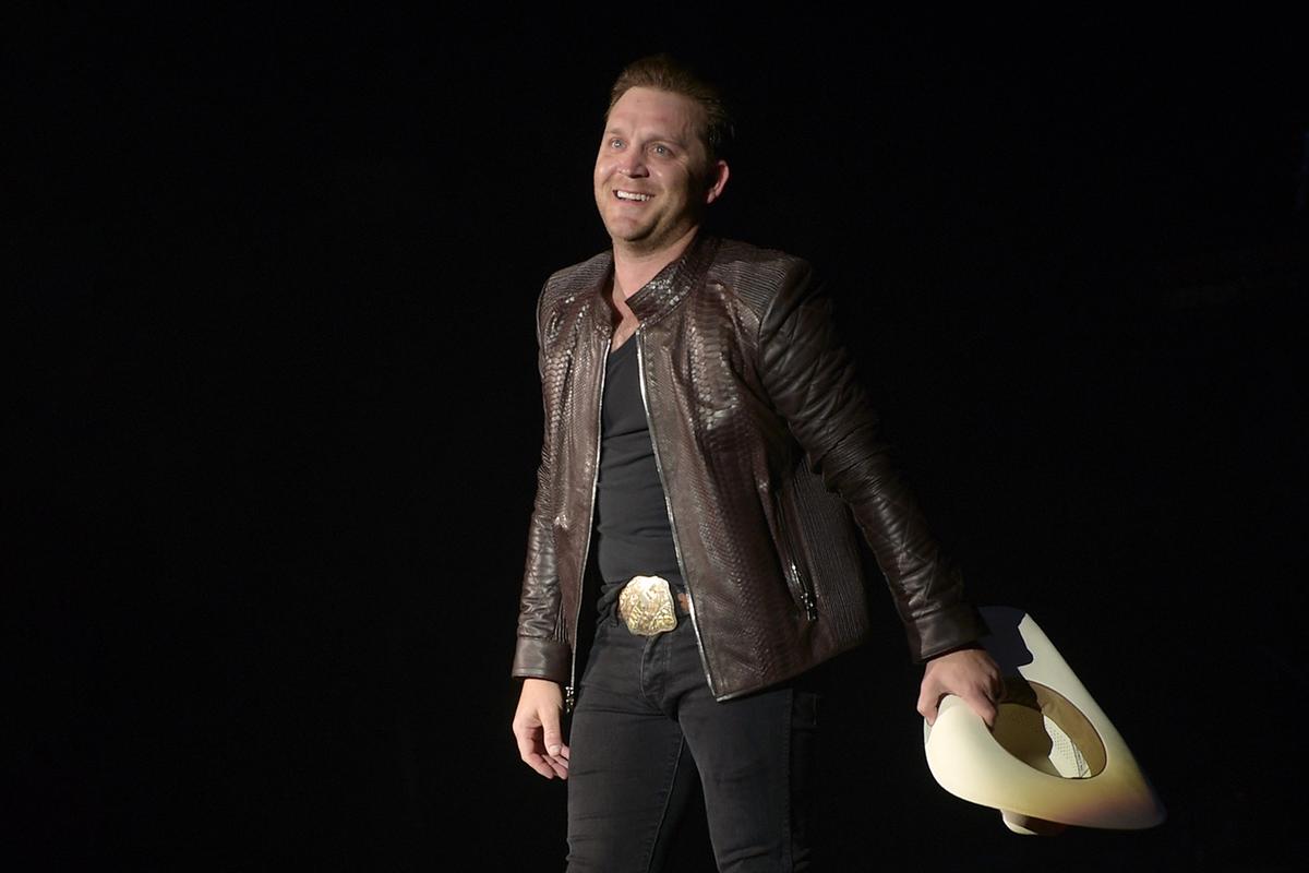 Country Troubadour: Justin Moore Releases ‘Greatest Hits’ Album