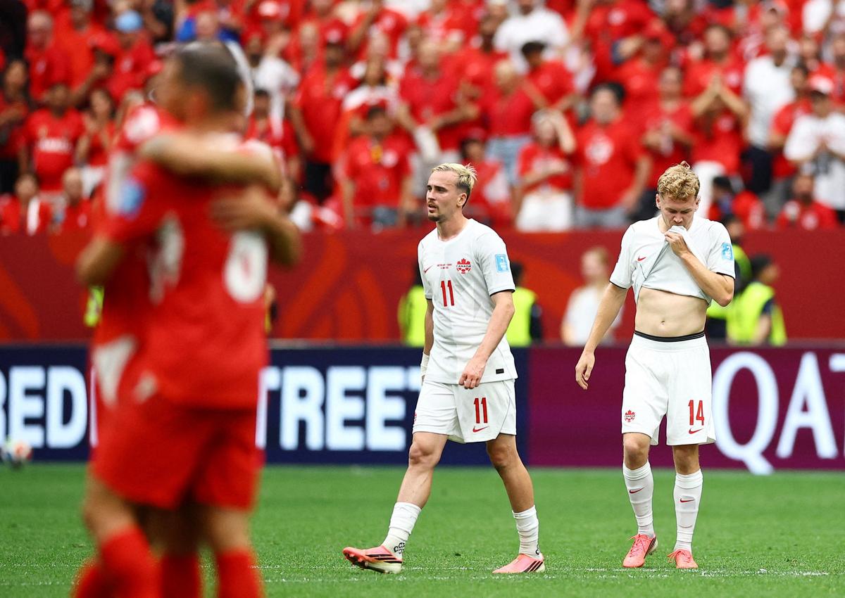 Swiss Top Canada 2–1, Stop Host Nation’s Group-Winning Trifecta