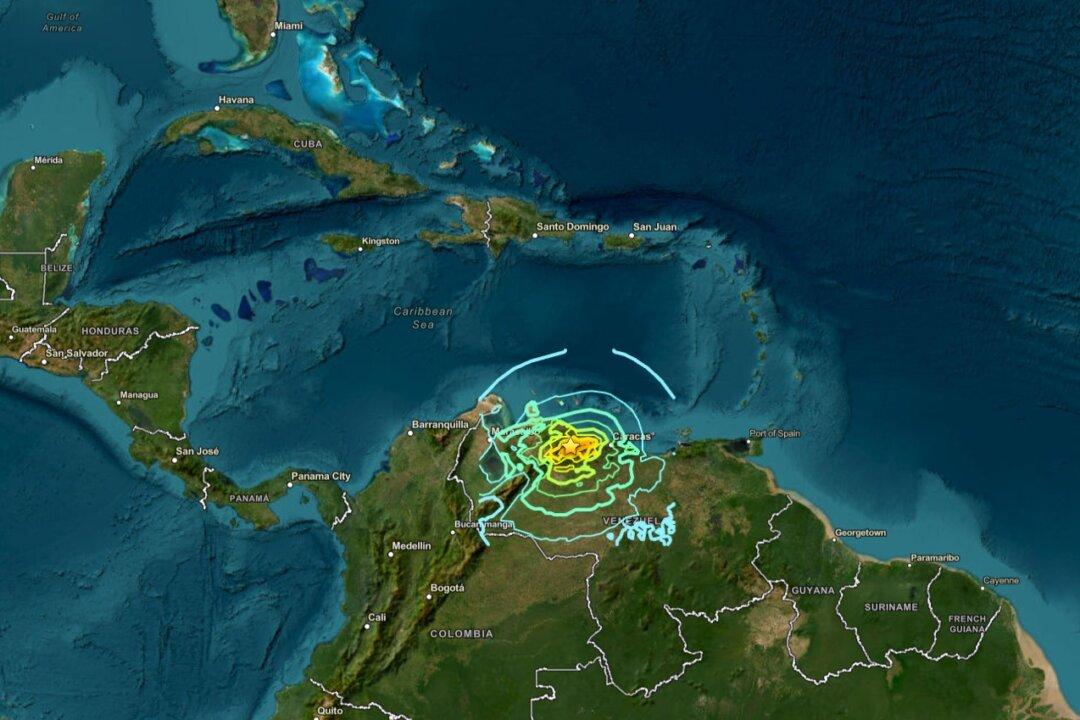Trump Says US ‘Ready’ and ‘Willing’ to Help Venezuela After Twin Earthquakes