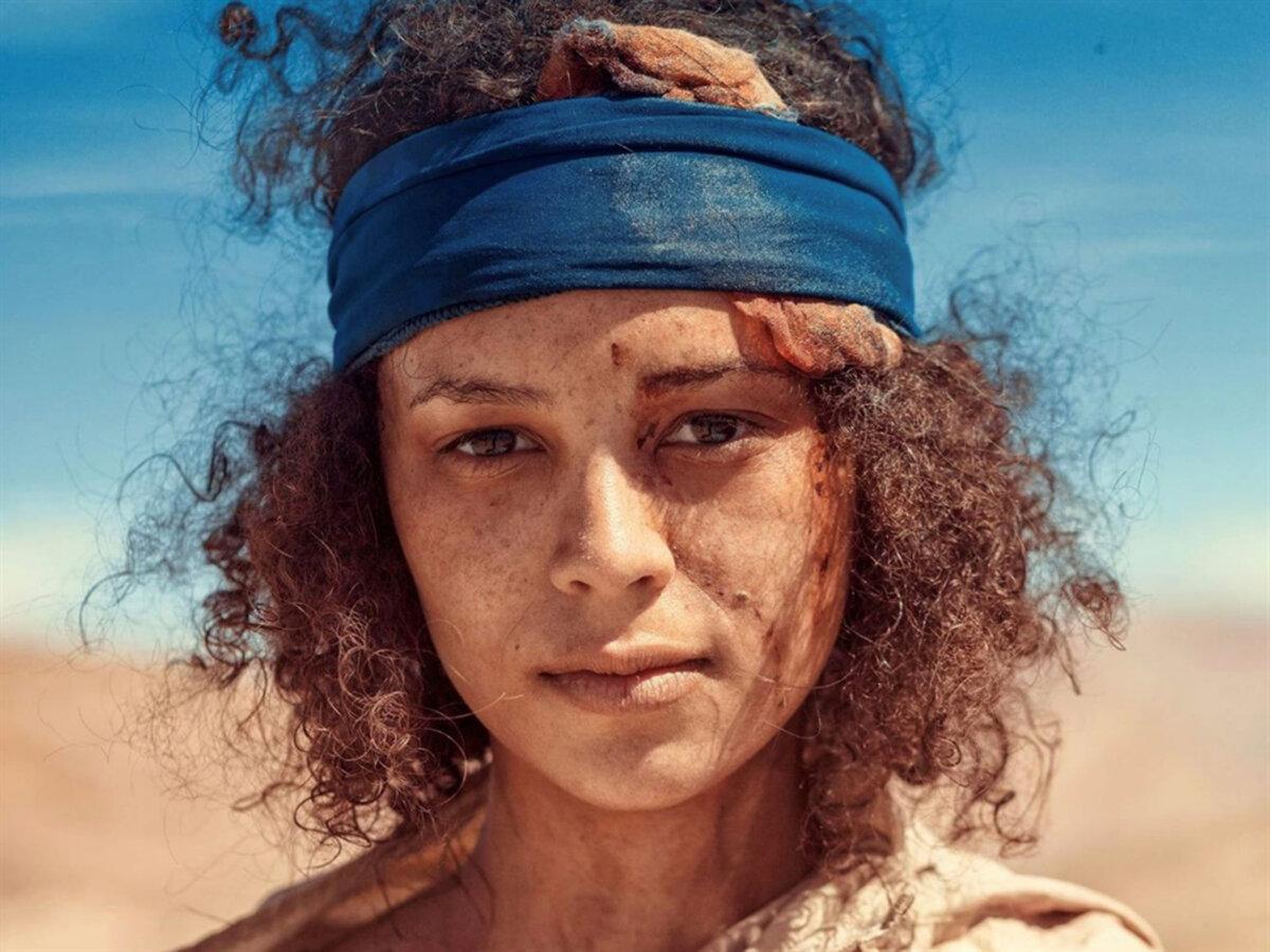 Nixie (Carla Classen) roughs it on the Orange River, in “Stroomop.” (GJW+)