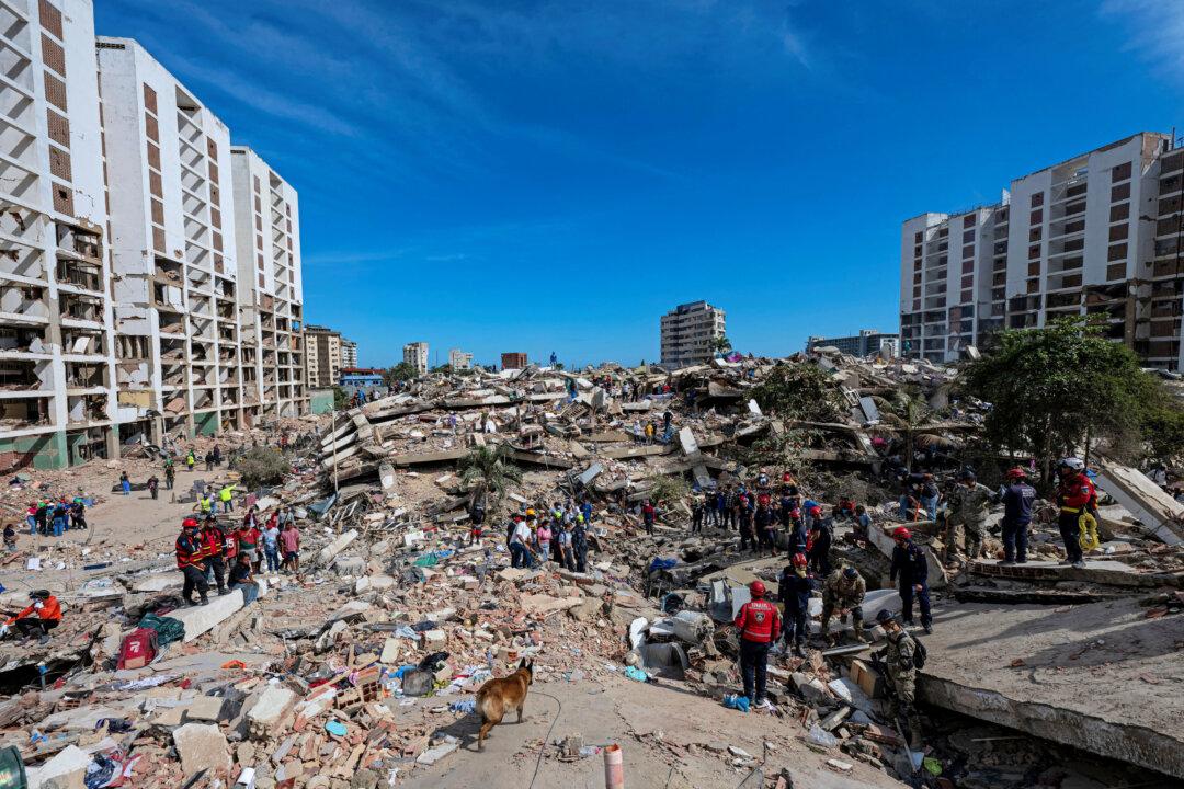 Venezuela Earthquake Death Toll Nears 1,500 as Rescue Efforts Continue