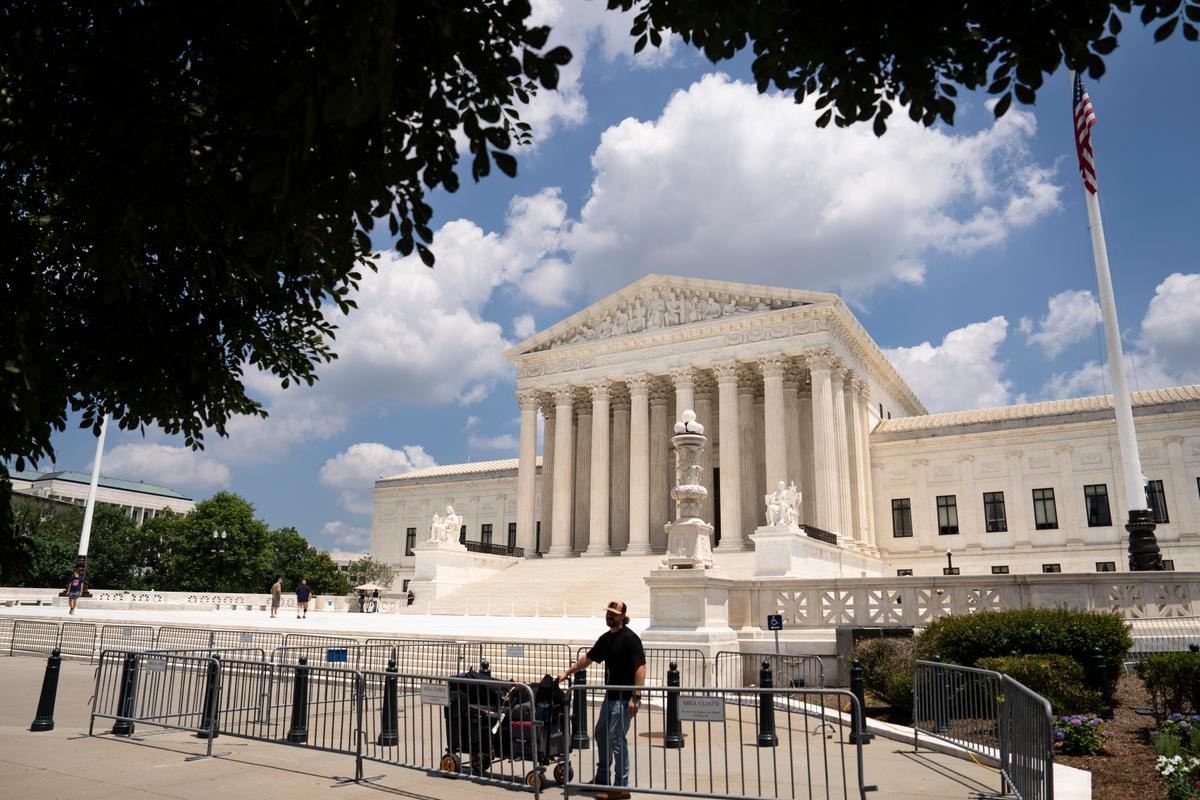 Supreme Court Lifts Limits on Campaign Spending in Federal Elections