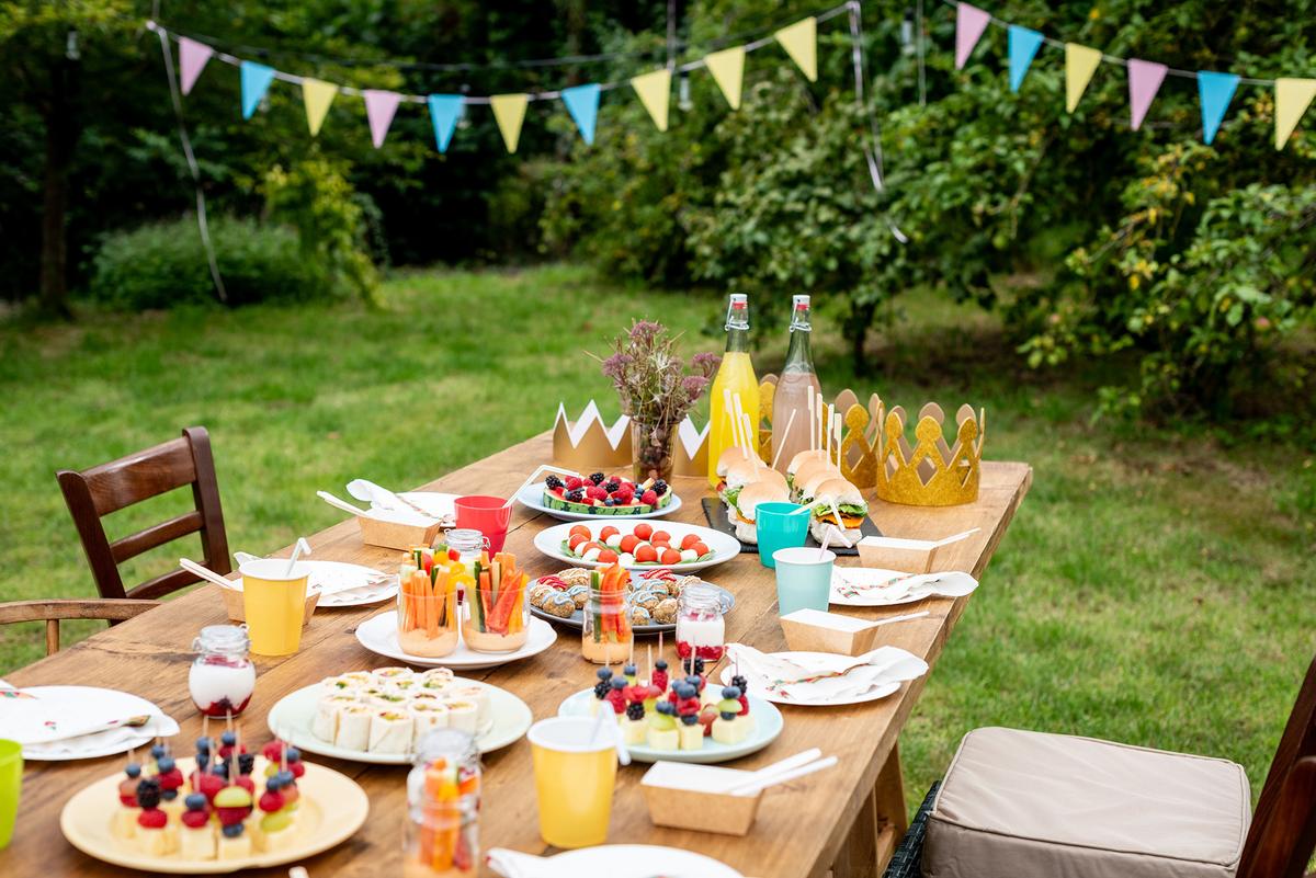 Self-serve buffet stations allow guests to customize their meals and hosts to spend more time socializing rather than serving food. (Rawpixel.com/Shutterstock)